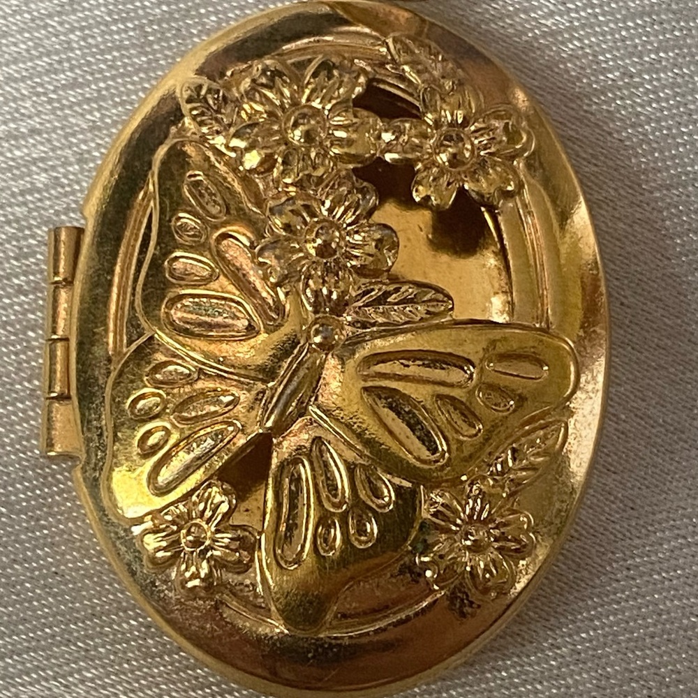 Butterfly Locket - Picture 6 of 9